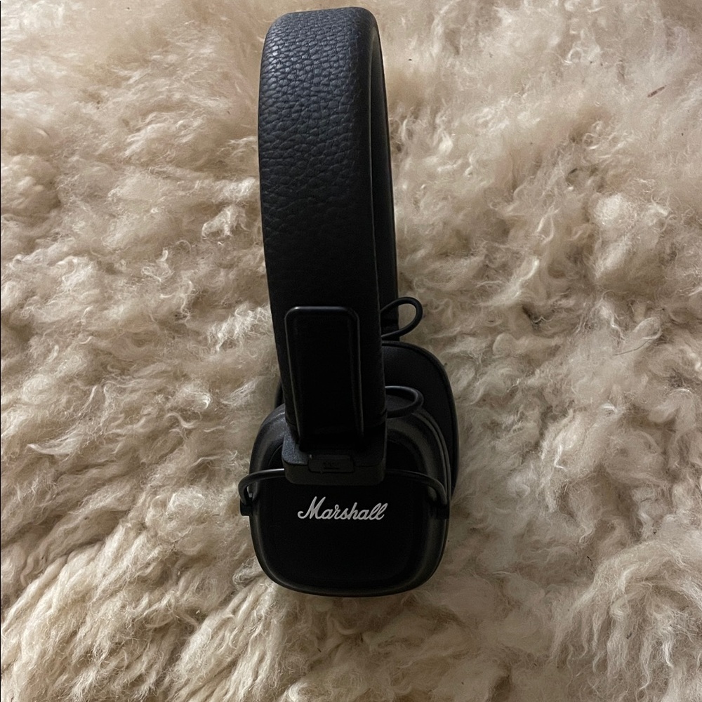 Marshall Black On-Ear Headphones
